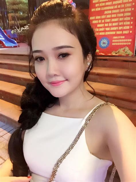 Gái xinh show hàng 